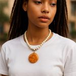 Women's off white and gold pendant necklace with adjustable lobster claw clasp Photo 1