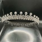 Elegant Silver Tiara Photo 2