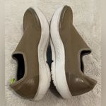 **OOFOS OOmg Low Shoe – Women’s Size 9.5 – Brown Tan** Tan Photo 3