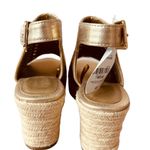 Liz Claiborne NWT Hanalei Gold Laser Cutout Wedge Sandals Sz 7M Photo 5