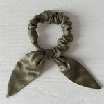 *NWOT* Silk Chiquita Scrunchie Photo 2