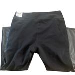 Old Navy Active NWT 2X Plus High Rise Black and faux leather panels on front Photo 3