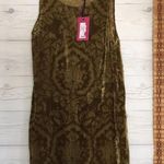 Chelsea and Violet COPY - velvet dress Photo 3