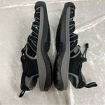 Keen  7.5 Black grey Waterproof  Hiking Flats Sandals close toe Photo 6