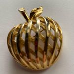 Trifari Vintage  Gold tone Striped basket weave Apple Brooch pin golden apple Photo 0