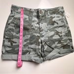 Gap Camo Print Style Rolled Up Chino Shorts
Sz 6 NWT Photo 6