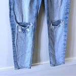 American Eagle  Mom Straight Jeans AE Distressed Light Wash  SZ 00 Reg Photo 2