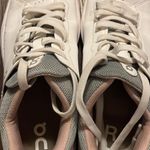 on cloud Running Shoes Photo 5