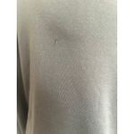 Vuori  Women's Daydream Crew shirt in the color Oregano or Moss Heather. X small Photo 4