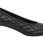 Burberry  NWOB Baby Pump in Black Quilted Leather Size 39 Photo 0