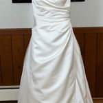 Elegant Vintage Y2K Joli Bridal Wedding Gown with Beaded Trim! White Size 18 Photo 1