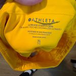 Athleta New Ultimate Stash II Capri Leggings Gold Yellow Size XL Photo 3