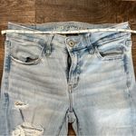 American Eagle  Outfitters Light Wash Distressed Skinny Jeans Raw Hem Sz 2 Short Photo 3