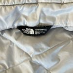 The North Face  550 Down Filled Cream/ Gray Insulated Vest Photo 4