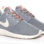 Nike WOMENS ROSHE RUN SNEAKER
511882-005 GRAY PINK SIZE 9 Photo 0