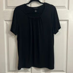 Maggie Barnes  black top 00x/14w Photo 4