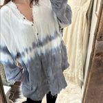 Fantastic Fawn  Women's Blue & White ombré Button-Up Top size medium oversized w Photo 3