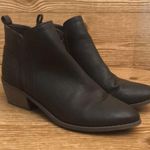 G by Guess  brown size zip up ankle booties size 9.5 Photo 2