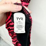 Tyr. Women One Piece Red & Black Durafast Elite Fizzy Cut outfit Size 34 Photo 2