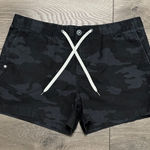 Vuori Ripstop Camo 3.5" Shorts Gray Black Size XL Photo 0