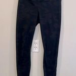 Yogalicious  Black Camo Leggings Size Small EUC Photo 0