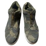 Blondo  Glenda Camo Suede Waterproof Shoes Photo 1