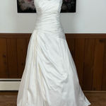 David's Bridal Elegant David’s Bridal Strapless Satin Sweetheart Wedding Gown! Photo 0