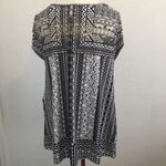 One World Women’s Scoop Neck black/white printed Shark bite hem top size Small Photo 4