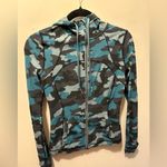 Lululemon  hooded define jacket nulu heritage camo tidewater teal size 6 Photo 4