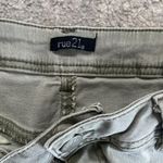 Rue 21  Women's Grey White Wash Distressed Denim Jean Stretchy Shorts Sz 5/6 Photo 3