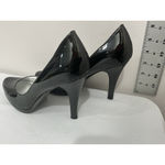 Tahari Womans  Lolly 8 M Black Patent Leather Slip On Heel Pumps Photo 3