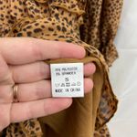 Women's brown leopard print ruffle deep v Photo 4