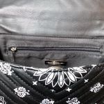 🩵NWT🩵 BANDANA PRINT FAUX LEATHER LOOK CROSS BODY/CLUTCH PURSE 9”x7”W/CHAIN STRAP Black Photo 7