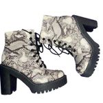 Steve Madden Madden Girl Archiee Black & White Snake Print Heel Combat Heel Bootie Size 6.5 Photo 7