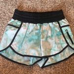 Lululemon Tracker Short II *2-way Stretch Spray Dye White Blue Tropics / Black Photo 1