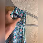 Colorful Sleeveless V Photo 5