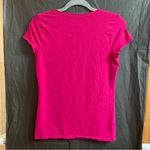 Ann Taylor  Women’s Small Fuchsia V-Neck Short Sleeve Tee Summer Beach Vacation Photo 2