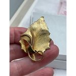 Vintage brooch maple leaf with fringe decor. Gold Photo 3