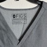 FIGS  Women Gray Scrub Shirt‎ Catarina Top size Large Photo 2