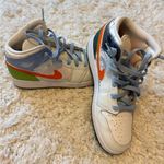 Jordan Air  1 Mid SE GS Photo 4