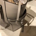 Michael Kors  VOYAGER EAST WEST TOTE PEARL GREY . Photo 4