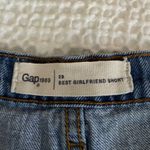 Gap Women’s Best Girlfriend Short Mid Rise Medium Wash Denim Photo 5