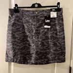 Lee  Skort w/Inner Shorts Women's 16 / M Gray Camo Stretch Regular Fit Mid Rise Photo 0