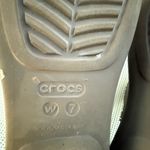 Crocs  dual confort W7 Brown Embellished Women's Sandals Photo 6