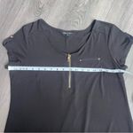 Roz & Ali  Black Short Sleeve Blouse with Gold Zipper Accent Large Photo 6