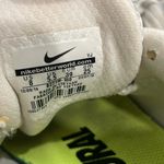 Nike  free distance running shoes hyper jade/white size 8 Photo 7