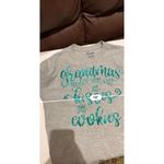Gildan DEZ) Women's size Medium M tee Grandmas never run out of kisses Shirt tshirt‎ Photo 3