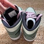 Nike Jordan 1 Mid Photo 2