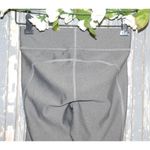 Under Armour  Ladies Workout Athletic Gray Capri Leggings XS Elastic Waist Casual Photo 4