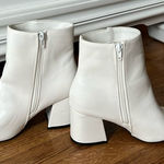White boots Size 9 Photo 0